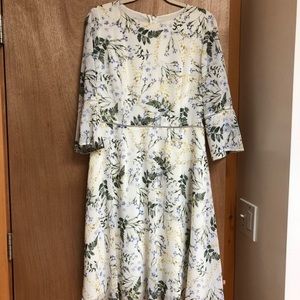 HOBBS LONDON
Adriana Bell-Sleeve Dress size 8